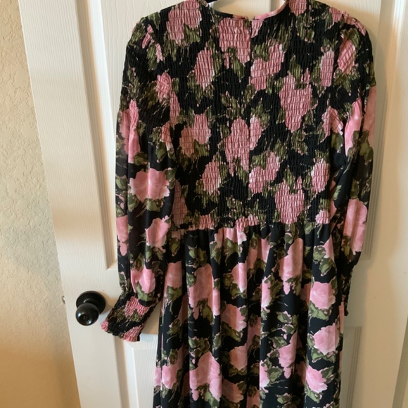 WAYF Black/Pink Floral Smocked Midi Women’s Dress, Size Large - Picture 4 of 4